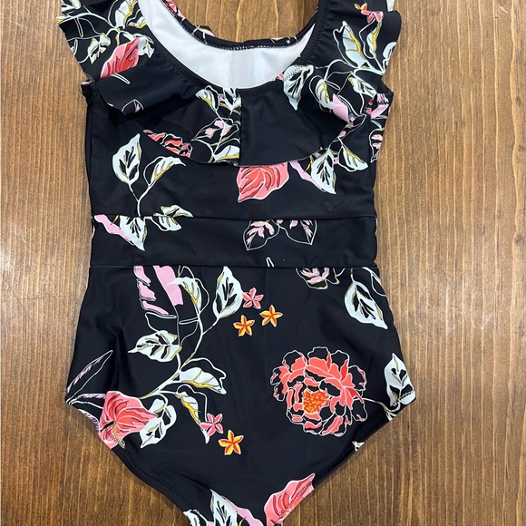 Girls bathing suit - Picture 3 of 4